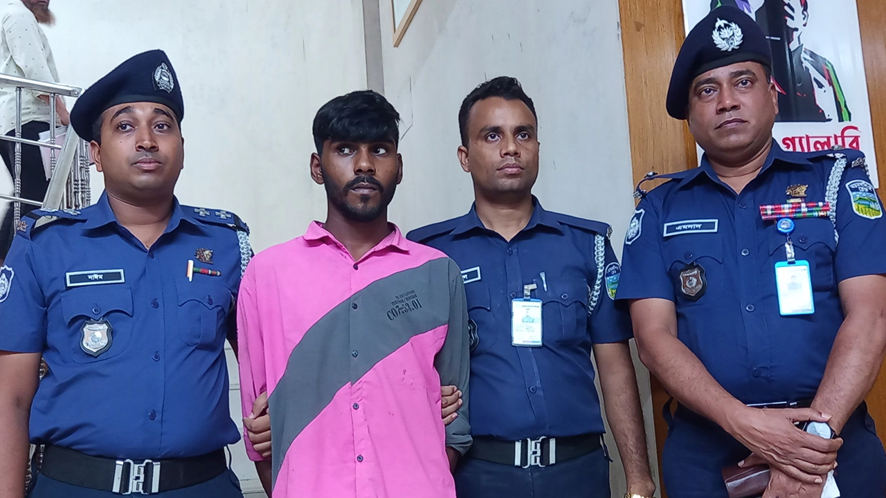 গ্রেপ্তার আলিমুল ইসলাম। ছবি : কালবেলা