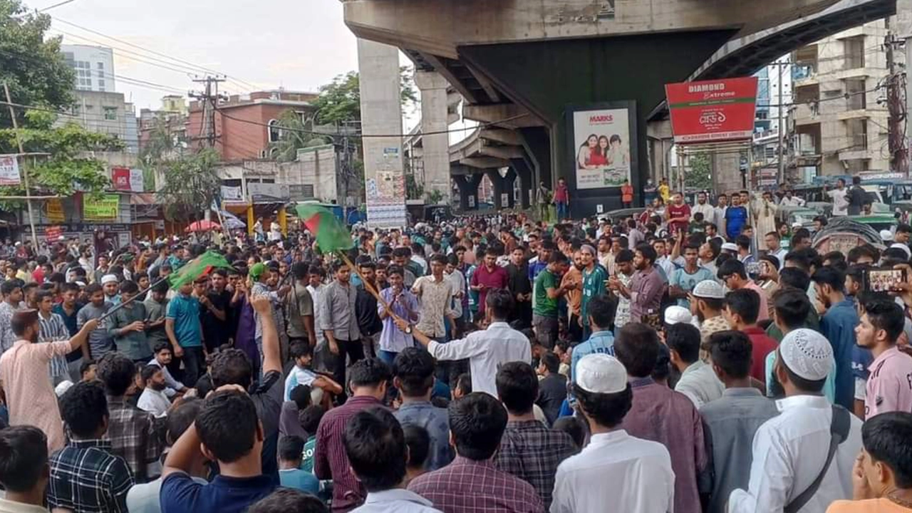কোটাবিরোধী আন্দোলনে চট্টগ্রাম বিশ্ববিদ্যালয়ের শিক্ষার্থীরা। ছবি : কালবেলা