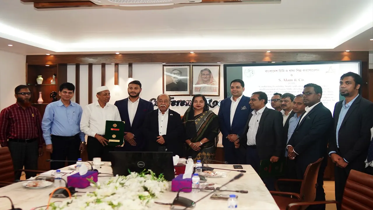 বাংলাদেশ চিনি ও খাদ্য শিল্প করপোরেশন (বিএসএফআইসি) এবং শিল্প মন্ত্রণালয়ের মধ্যে সমঝোতা স্মারক সই হয়েছে। ছবি : সৌজন্যে