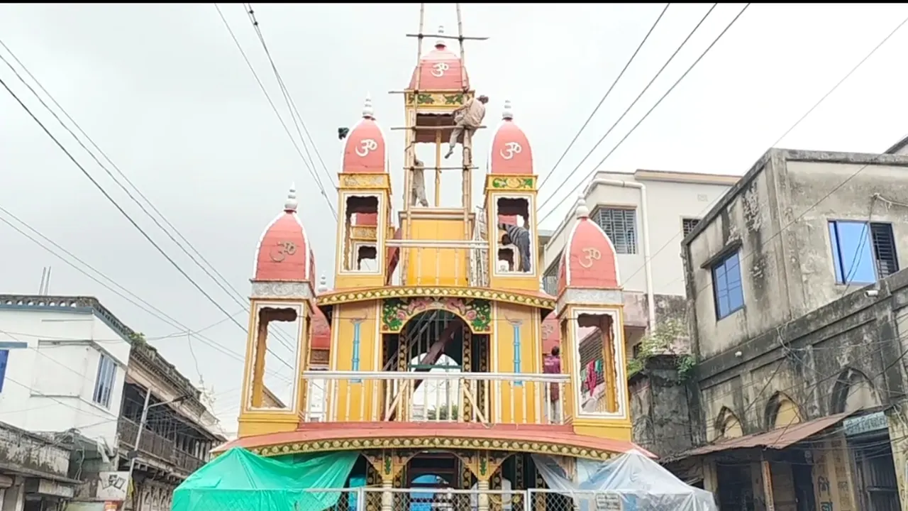 ধামরাইয়ে বিশ্বের দ্বিতীয় বৃহত্তম রথ। ছবি : কালবেলা