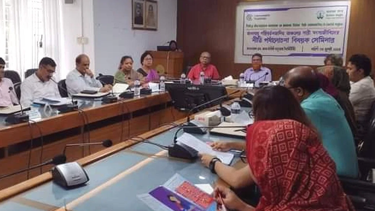 আন্তর্জাতিক মাতৃভাষা ইনস্টিটিউটের কনফারেন্স হলে মৎস্যজীবীদের নিয়ে সেমিনার। ছবি : সংগৃহীত