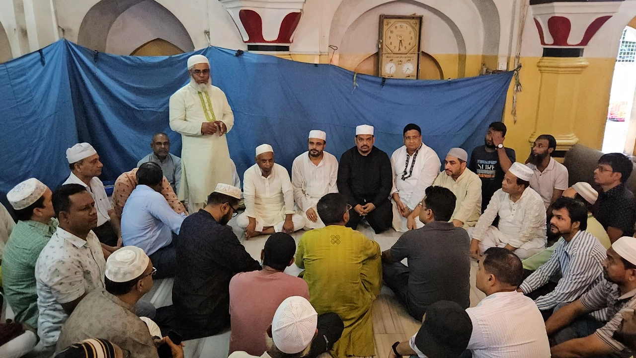 সিলেটে হজরত শাহজালাল (রহ.) মাজারে ইউট্যাবের দোয়া ও মুনাজাত অনুষ্ঠিত। ছবি : সংগৃহীত