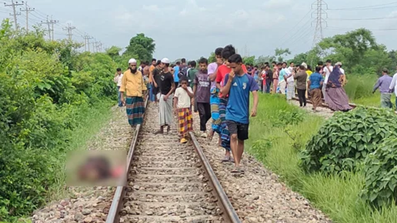 ৩য় দিনের মতো বাকৃবি শিক্ষার্থীদের ট্রেন অবরোধ