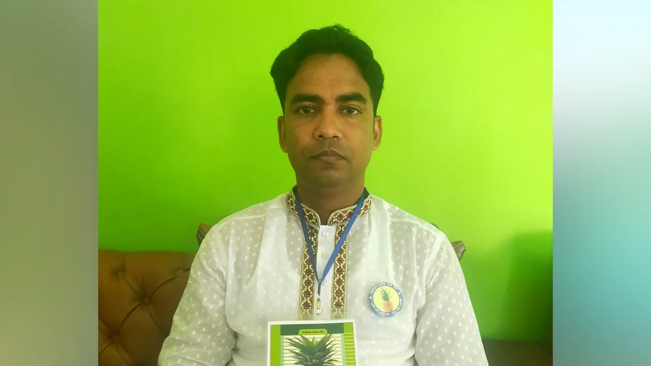 চকোরিয়া উপজেলার সাহারবিল ইউনিয়ন পরিষদের চেয়ারম্যান নবী হোছাইন। ছবি : কালবেলা
