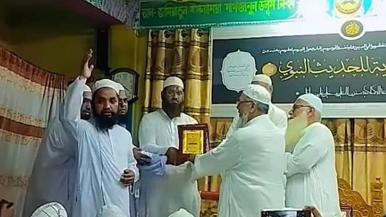 কারামুক্ত মাওলানা মামুনুল হকসহ ৬ জন গুরুত্বপূর্ণ দায়িত্বশীল নেতাকে সংবর্ধনা দিয়েছে হেফাজতে ইসলাম বাংলাদেশ। ছবি : সংগৃহীত 