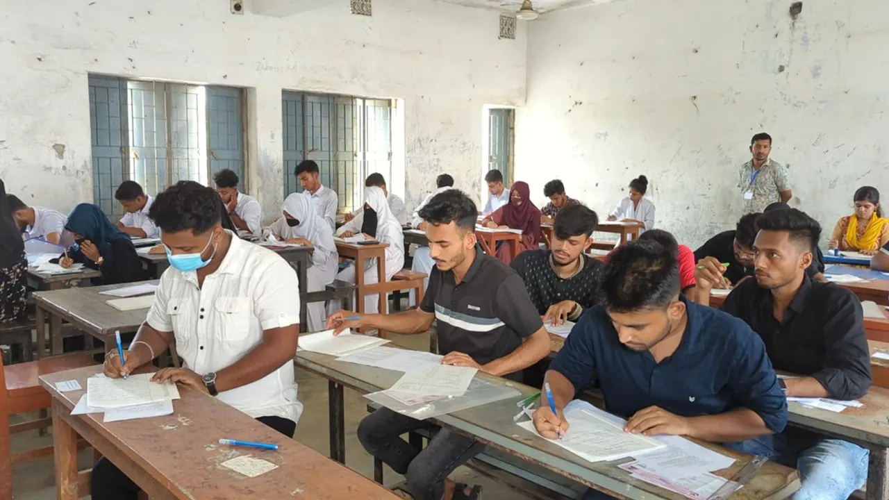 পরীক্ষার হল। ছবি : সংগৃহীত