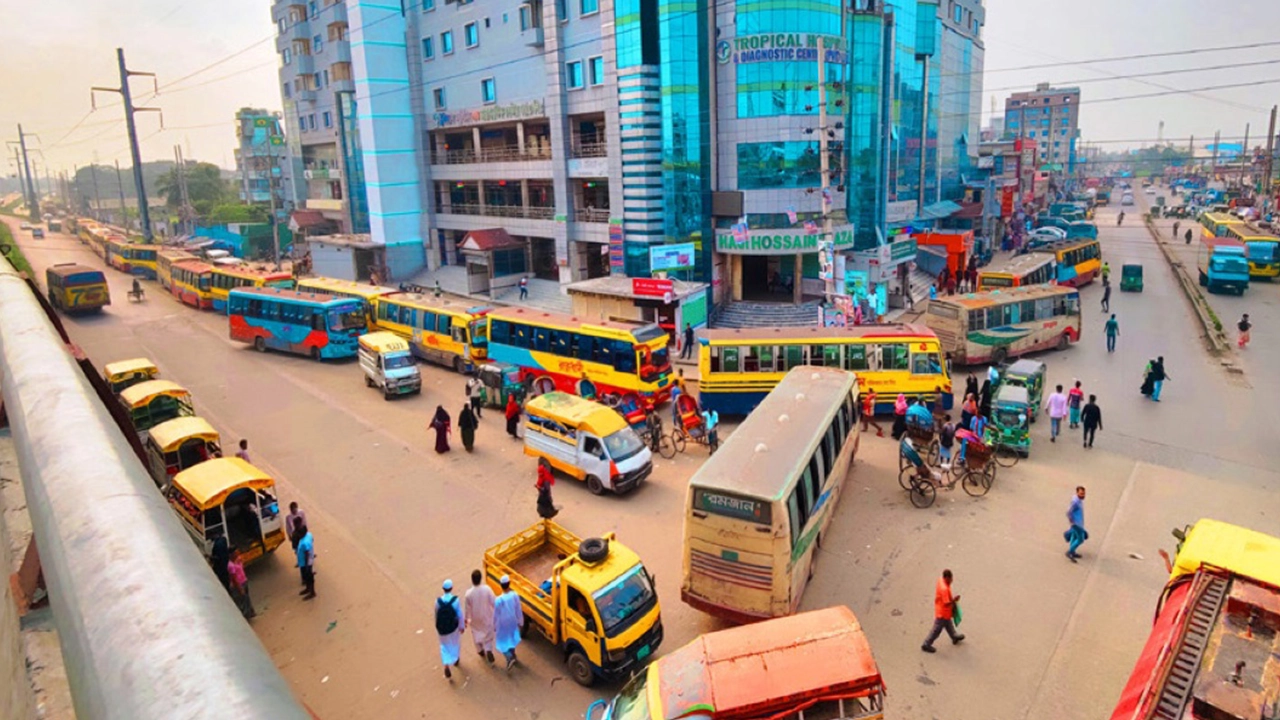 গণপরিবহন চলাচল বন্ধ। ছবি : কালবেলা