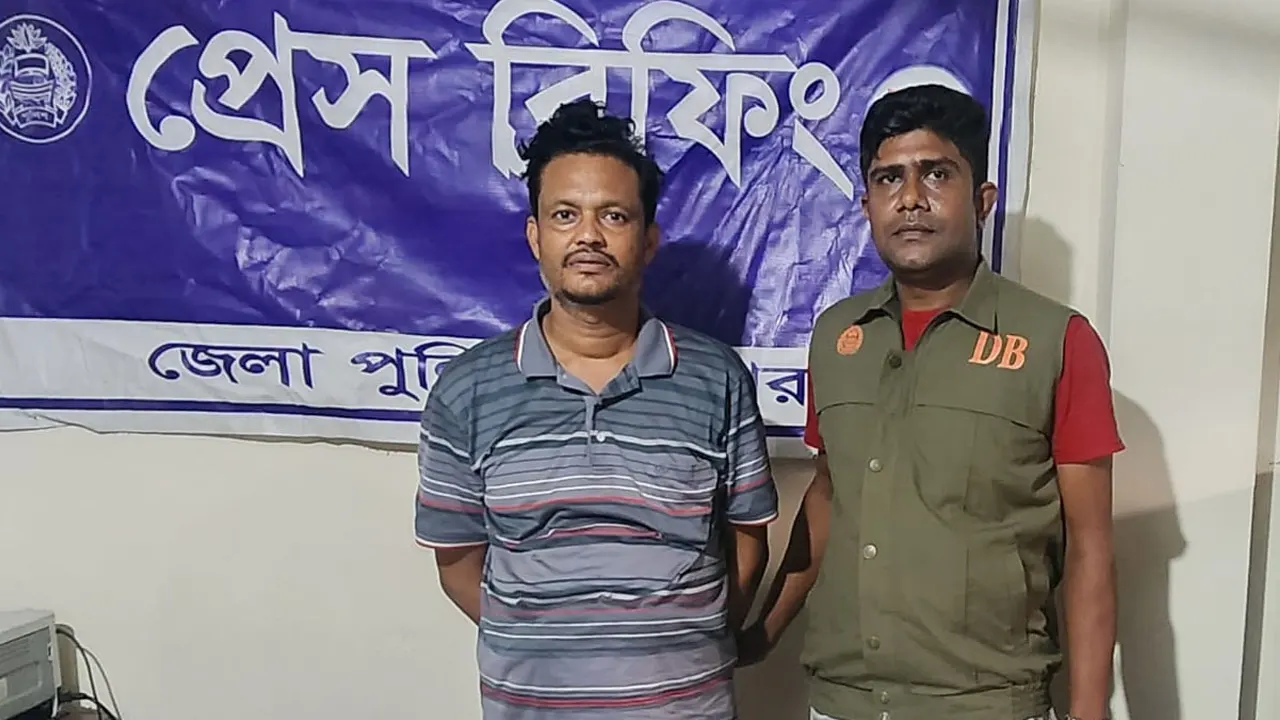 ডিবির হাতে গ্রেপ্তার মাদককারবারি হাবিবুর রহমান। ছবি : কালবেলা