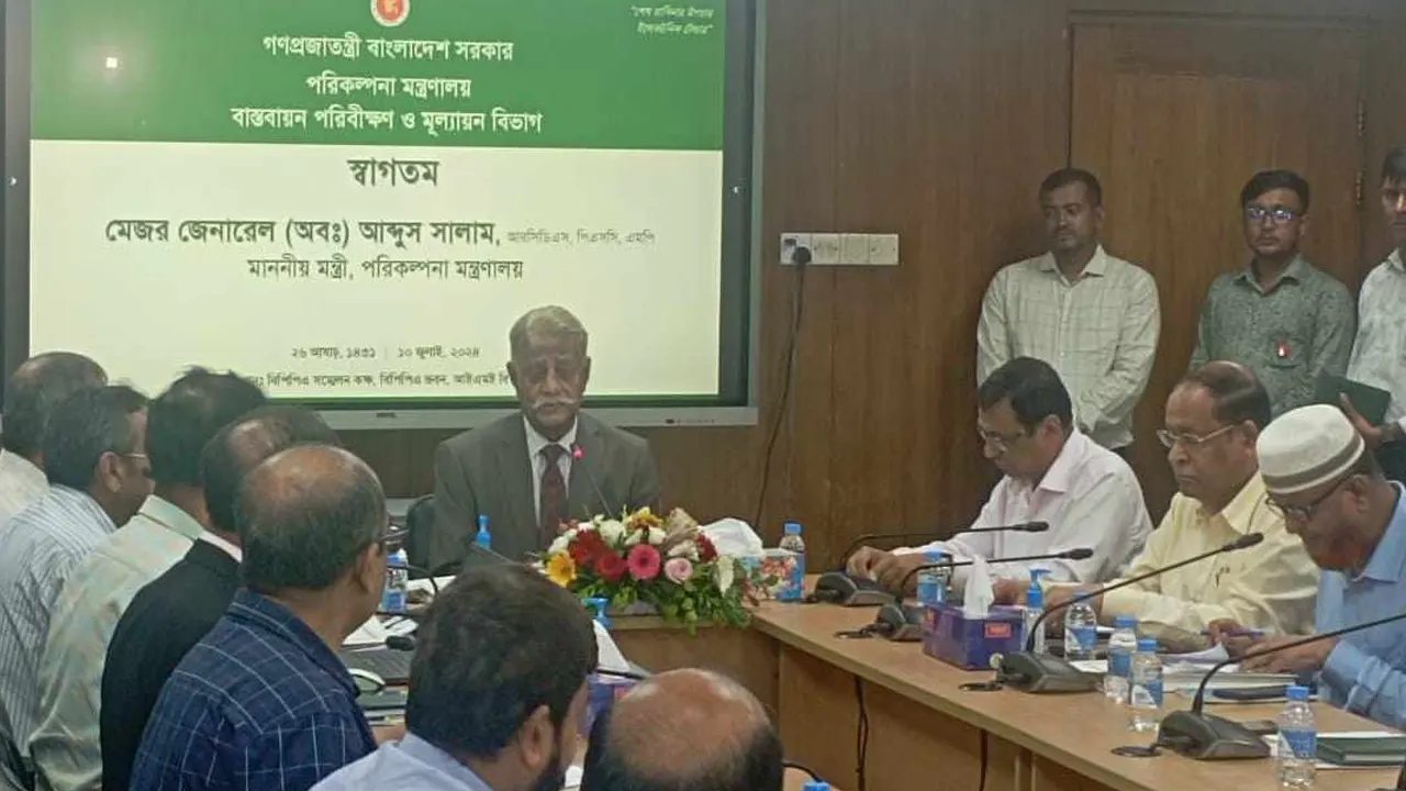 পরিকল্পনা মন্ত্রণালয়ে মন্ত্রী আব্দুস সালাম। ছবি : কালবেলা