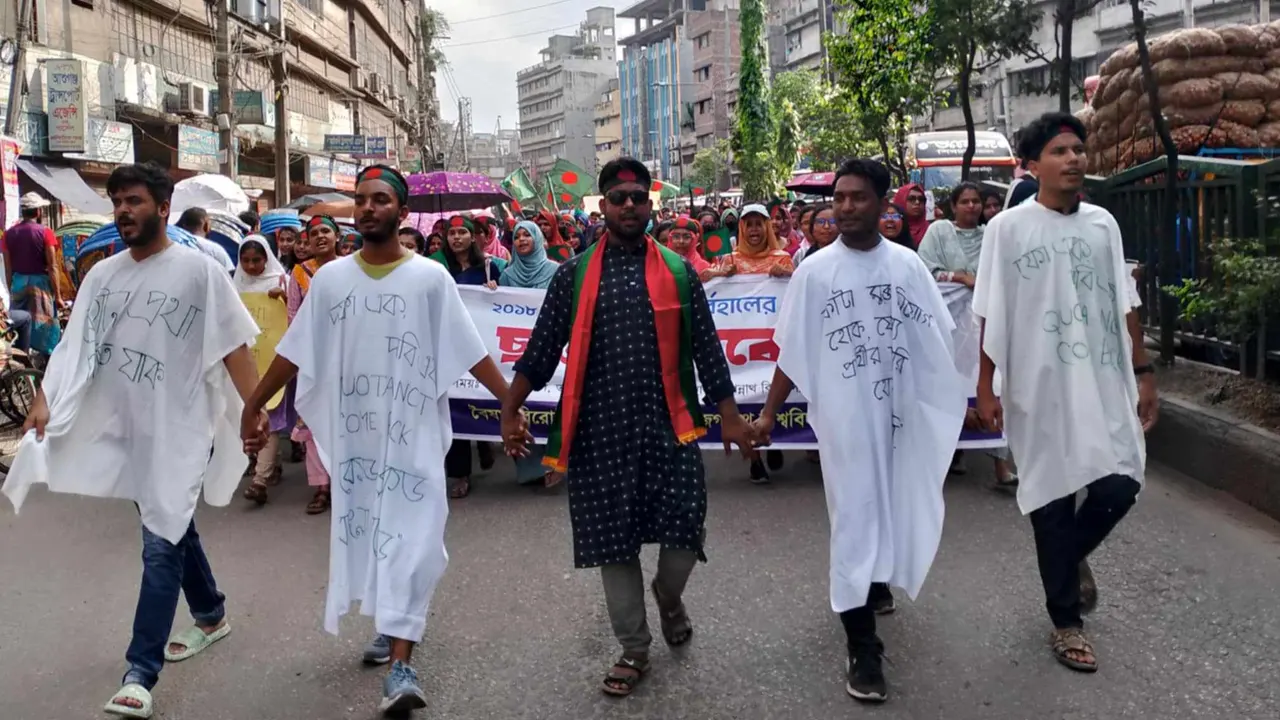 জবি শিক্ষার্থীদের ‘বাংলা ব্লকেড’ কর্মসূচি। ছবি : কালবেলা