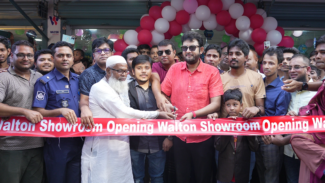 জয়পুরহাটে ওয়ালটন এক্সক্লুসিভ শোরুম উদ্বোধন। ছবি