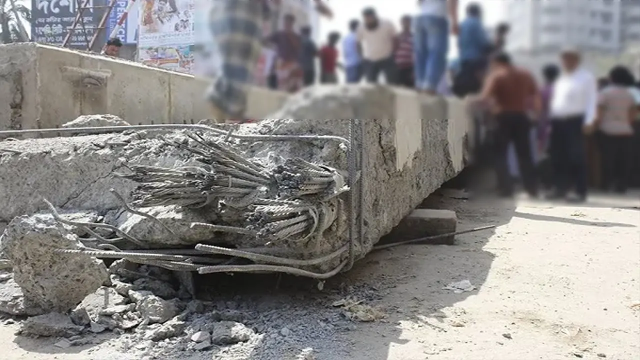 চট্টগ্রামের বহদ্দারহাটে ফ্লাইওভারের গার্ডারধস। ছবি : কালবেলা