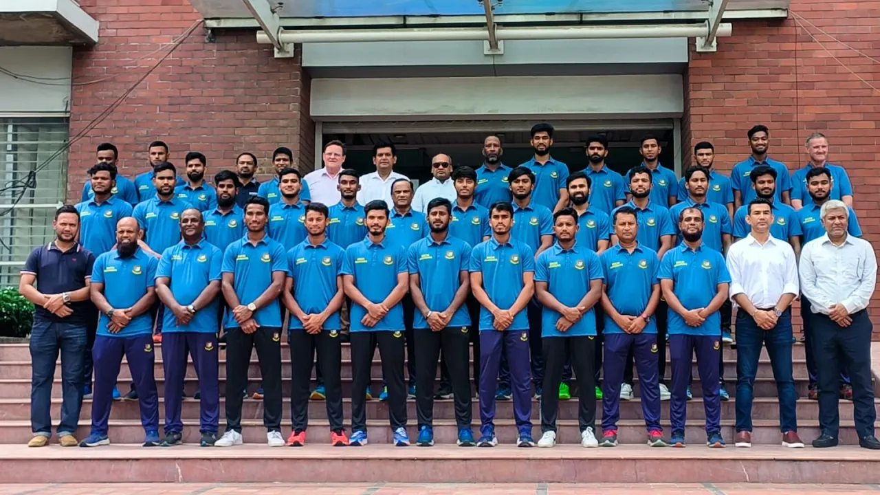 অস্ট্রেলিয়া সফরের জন্য বাংলাদেশের এইচপিদল। ছবি : সংগৃহীত