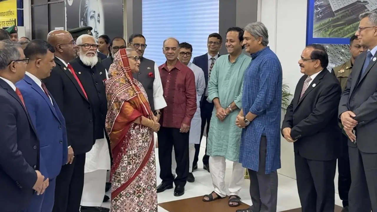 শাহজালাল আন্তর্জাতিক বিমানবন্দরে প্রধানমন্ত্রী শেখ হাসিনাকে অভ্যর্থনা। ছবি : সংগৃহীত