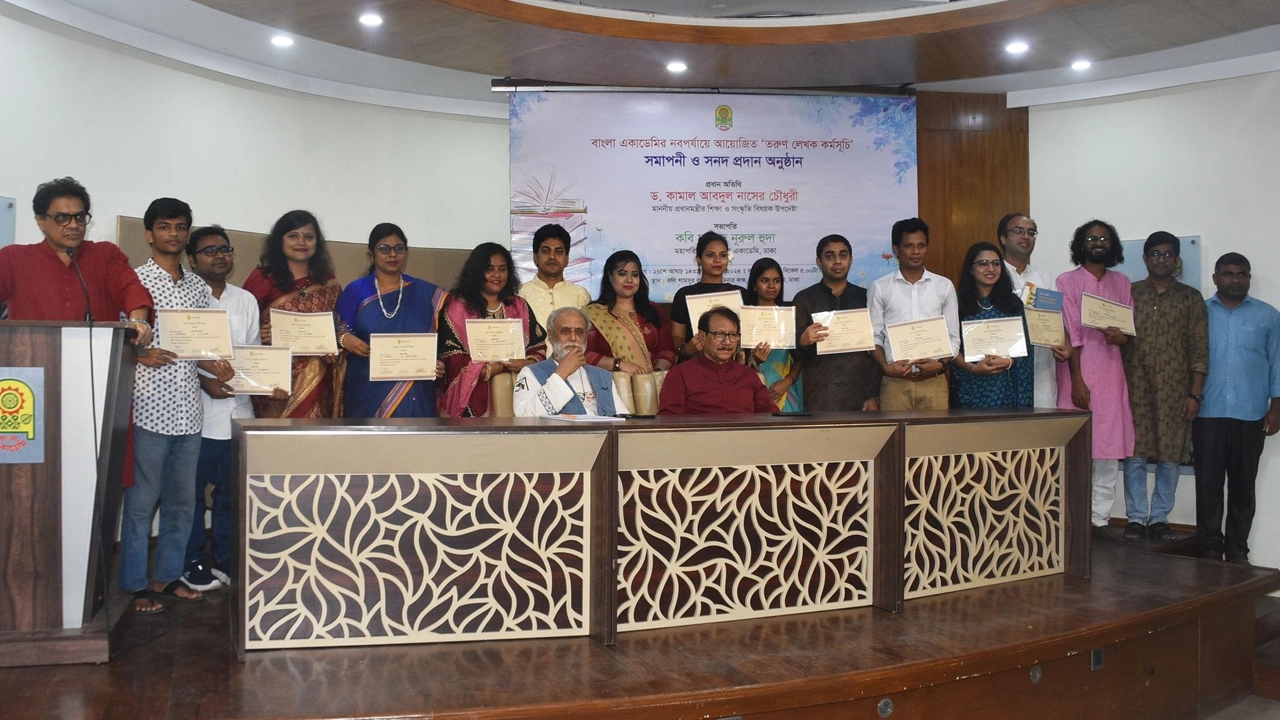 অনুষ্ঠানে ১৫ প্রশিক্ষণার্থীকে সনদ প্রদান করা হয়েছে। ছবি : কালবেলা