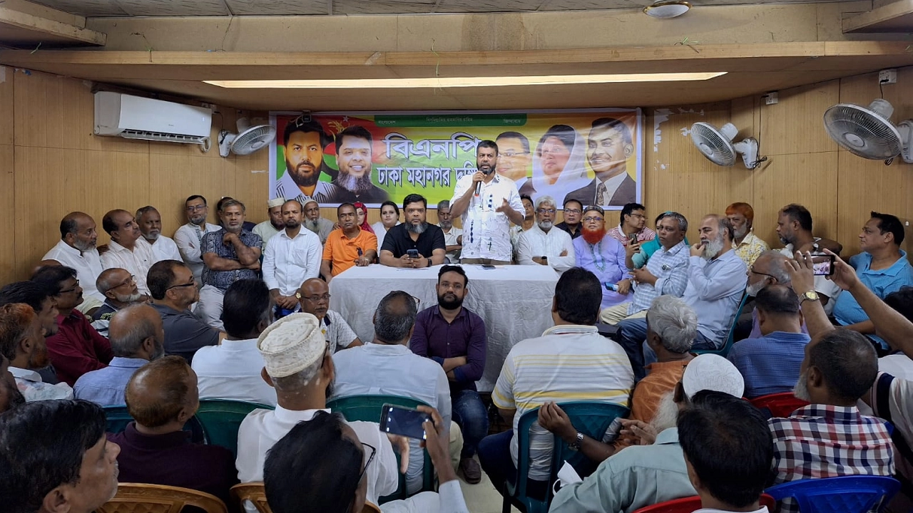 নয়াপল্টনে ভাসানী ভবন মিলনায়তনে ঢাকা মহানগর দক্ষিণ বিএনপির সমন্বয় সভায় কথা বলেন রফিকুল আলম মজনু। ছবি : কালবেলা