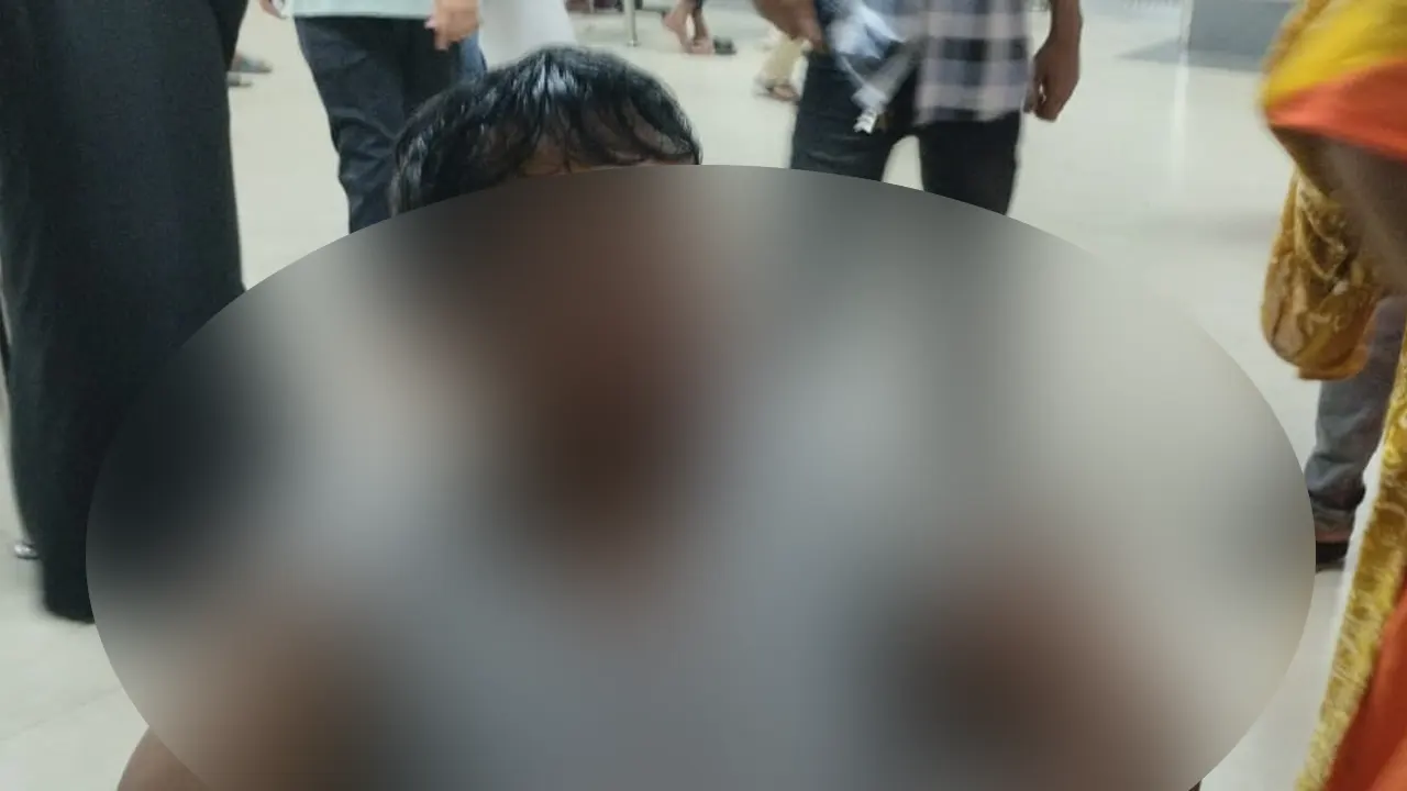 মারামারিতে আহত রানাকে চট্টগ্রাম মেডিকেল কলেজ (চমেক) হাসপাতালে পাঠানো হয়েছে। ছবি : কালবেলা