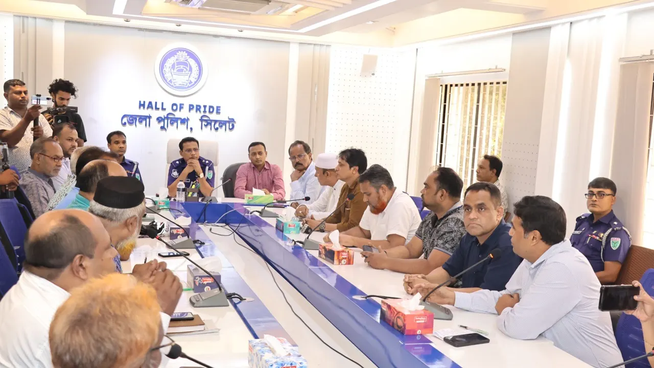 সাংবাদিকদের সঙ্গে মতবিনিময় সভায় পুলিশ সুপার (এসপি) আব্দুল মান্নান। ছবি : কালবেলা