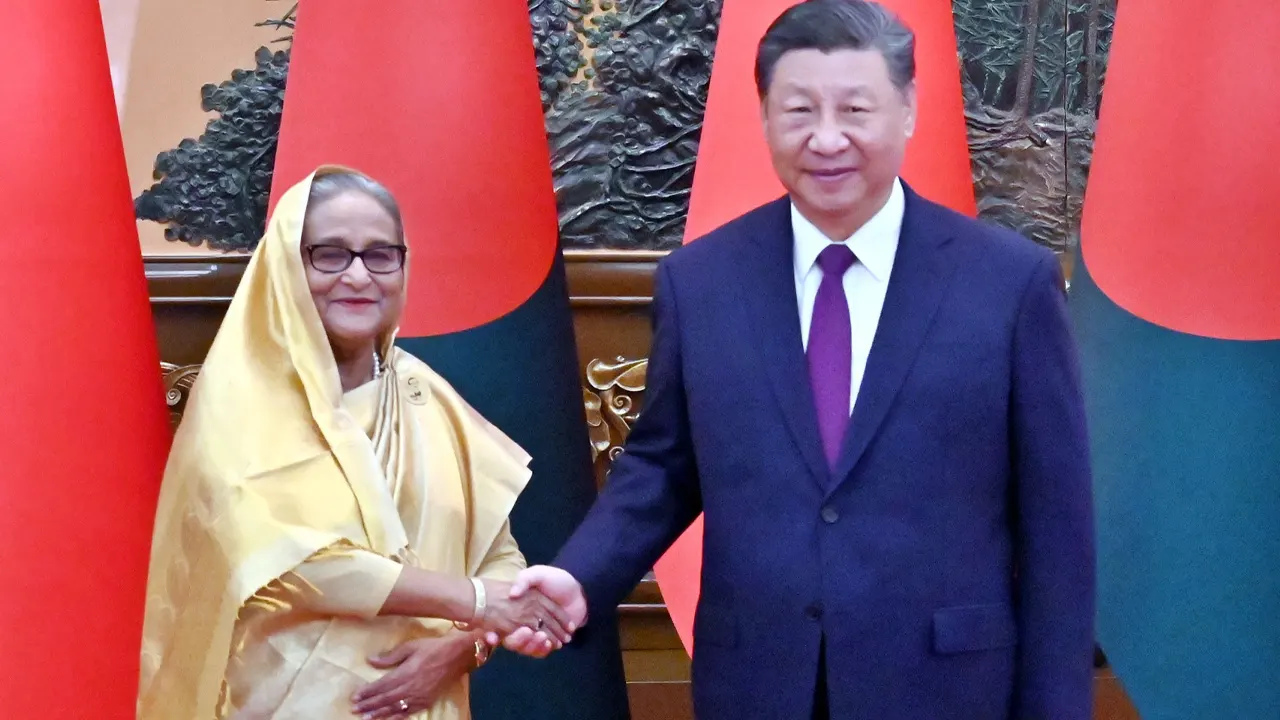 প্রধানমন্ত্রী শেখ হাসিনা ও চীনের প্রেসিডেন্ট শি জিনপিং। ছবি : সংগৃহীত