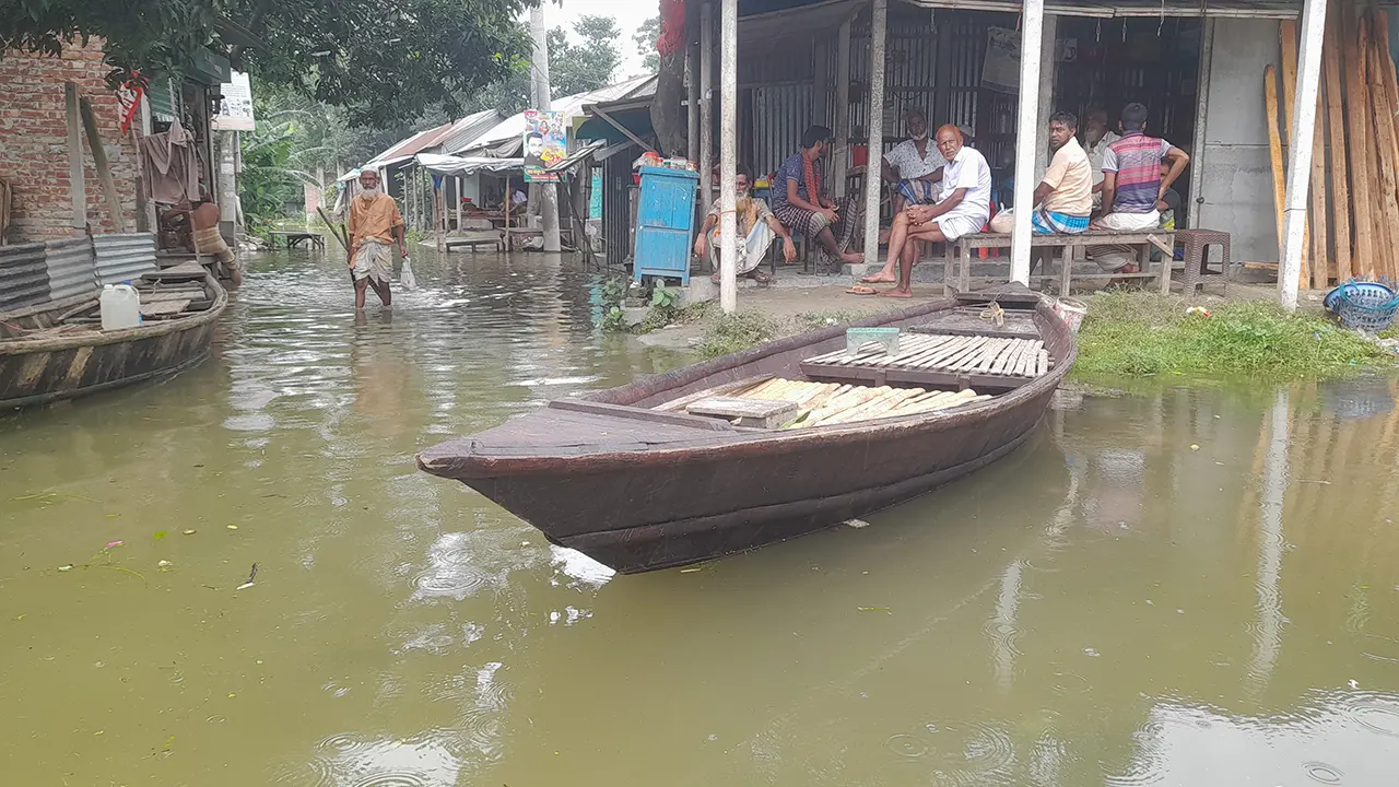 সিরাজগঞ্জের বন্যা কবলিত এলাকার চিত্র। ছবি : কালবেলা