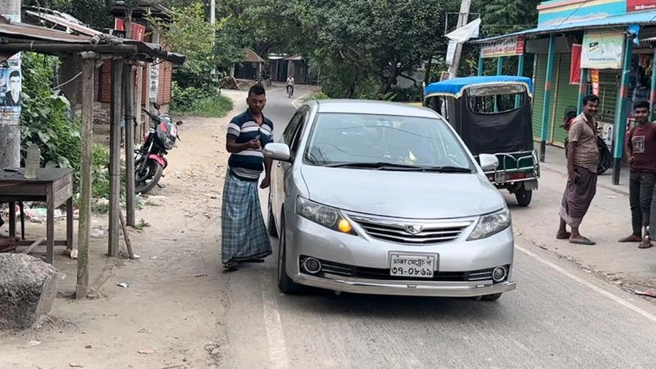 কোনো রশিদ ছাড়া অবৈধভাবে আদায় করা হচ্ছে টোল। ছবি : কালবেলা