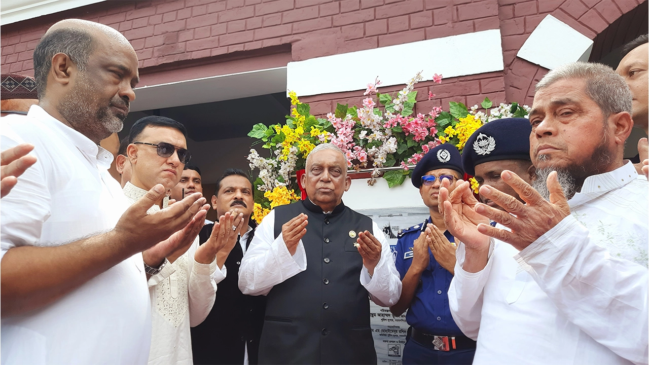 ময়মনসিংহে পুলিশ মুক্তিযুদ্ধ জাদুঘর উদ্বোধন করেন স্বরাষ্ট্রমন্ত্রী আসাদুজ্জামান খাঁন কামাল। ছবি : কালবেলা