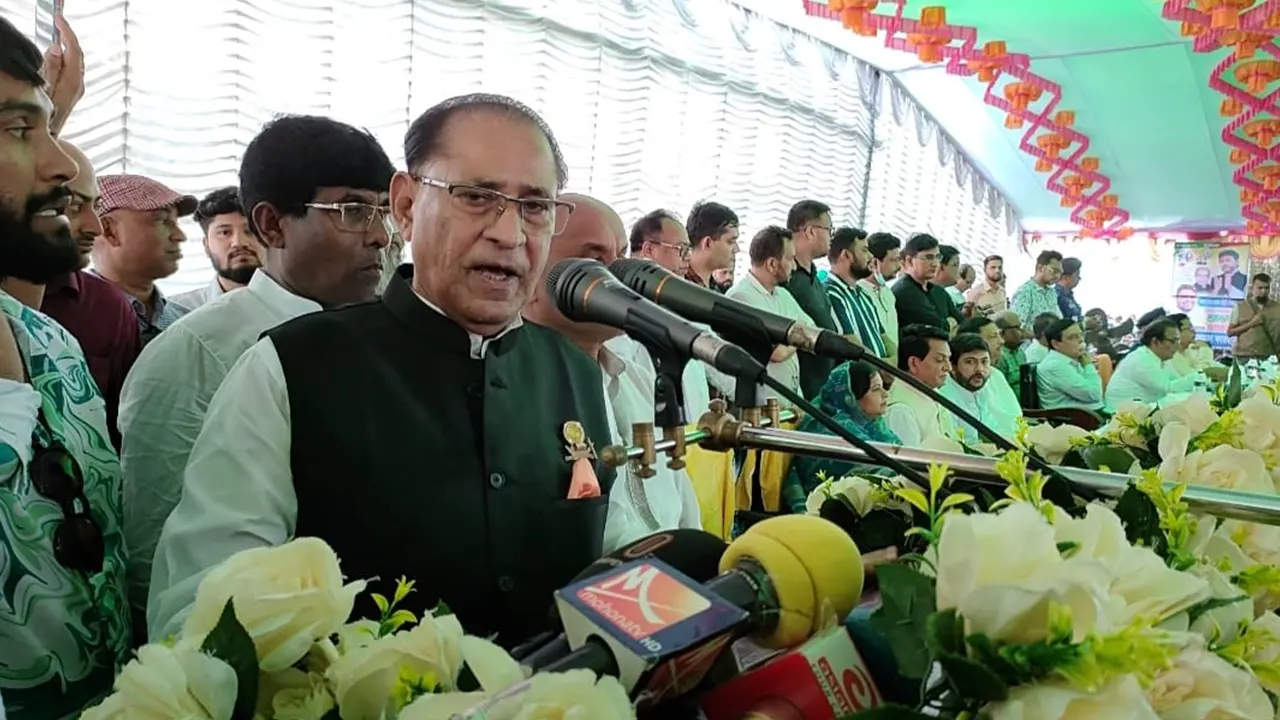 ফরিদপুরের টেপাখোলা লেক উন্নয়ন প্রকল্পের ভিত্তিপ্রস্তর স্থাপন অনুষ্ঠানে প্রধান অতিথির বক্তব্য দেন মৎস্য ও প্রাণিসম্পদ মন্ত্রী মো. আব্দুর রহমান। ছবি : কালবেলা