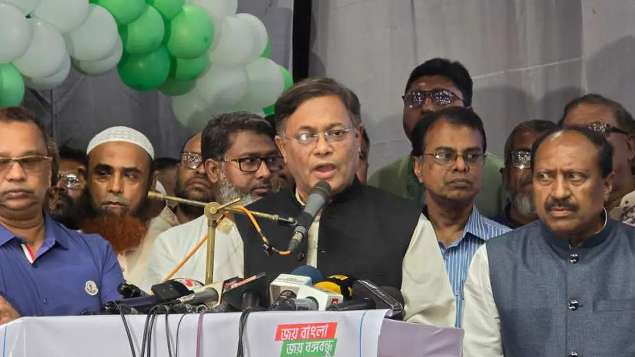 বগুড়া শহরে পৌর এডওয়ার্ড পার্কের শহীদ টিটু মিলনায়তনে বাংলাদেশ আওয়ামী লীগের ৭৫তম প্রতিষ্ঠাবার্ষিকীর রজতজয়ন্তী উদযাপনে বক্তব্য দেন পররাষ্ট্রমন্ত্রী হাছান মাহমুদ। ছবি : কালবেলা