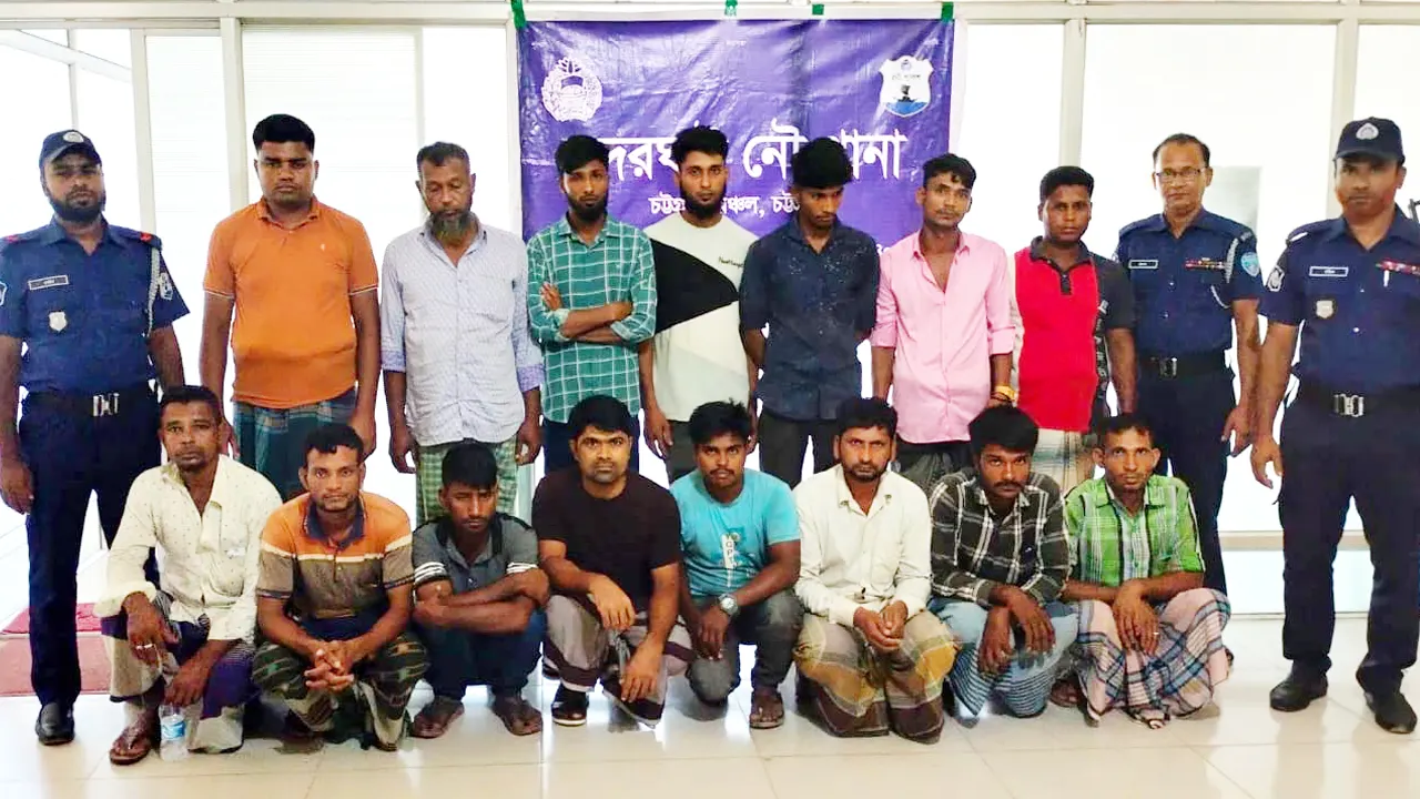 পুলিশের হাতে গ্রেপ্তার ১৫ আসামি। ছবি : কালবেলা