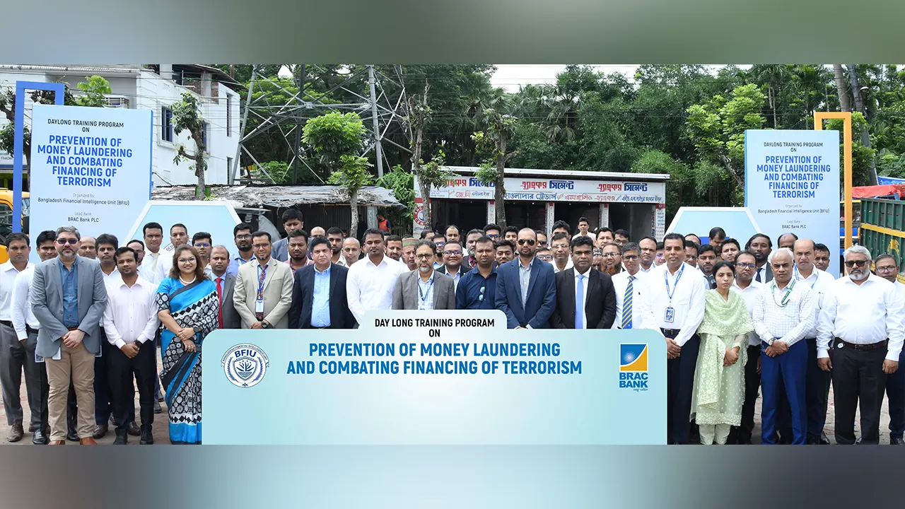 বিএফআইইউর দিনব্যাপী প্রশিক্ষণে অংশগ্রহণকারীরা। ছবি : সৌজন্য