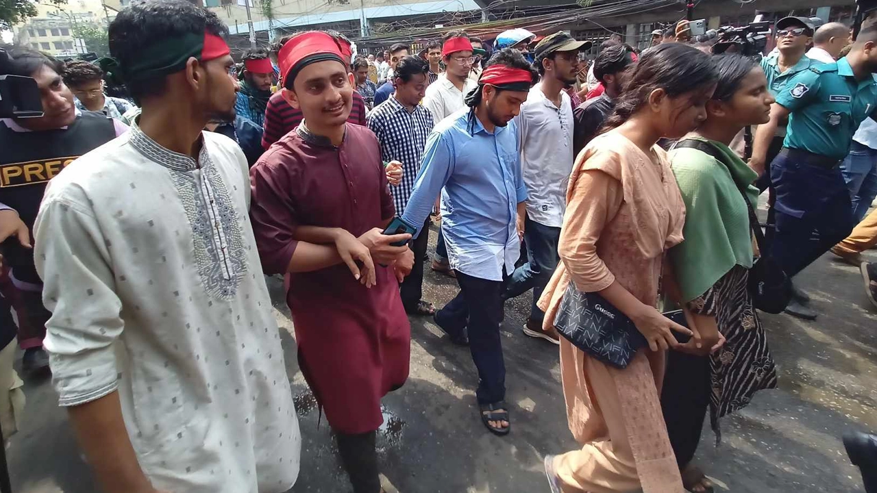 বৈষম্যবিরোধী ছাত্র আন্দোলনের সমন্বয়ক প্যানেলের ১২ সদস্যের প্রতিনিধি। ছবি : কালবেলা
