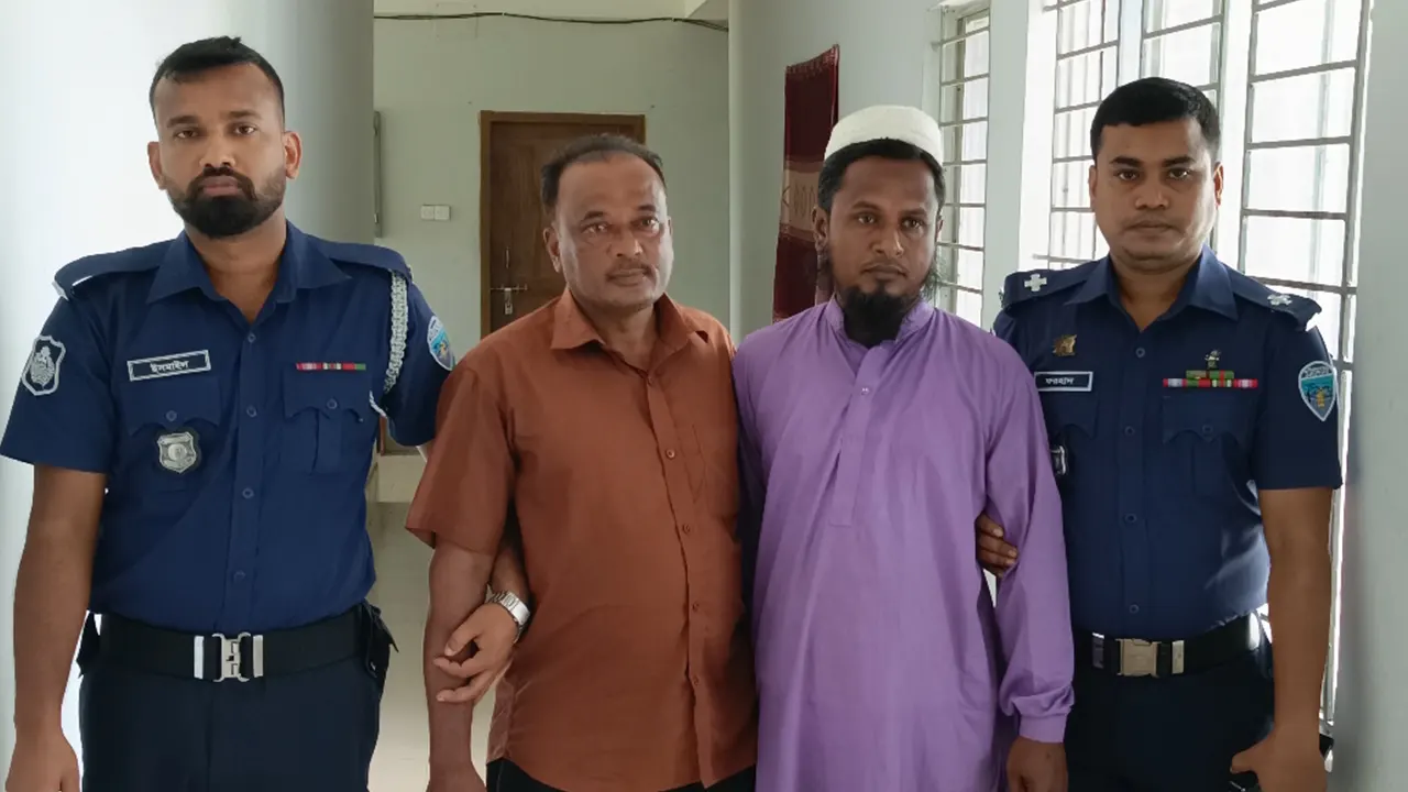 গৃহবধূকে নির্যাতনের অভিযোগে গ্রেপ্তার ইসহাক মিয়া ও আবুল হোসেন। ছবি : কালবেলা