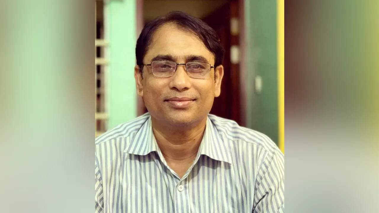 গ্রেপ্তার আদর্শ বালিকা উচ্চ বিদ্যালয়ের প্রধান শিক্ষক জয়নুল আবেদীন টিটন। ছবি : কালবেলা