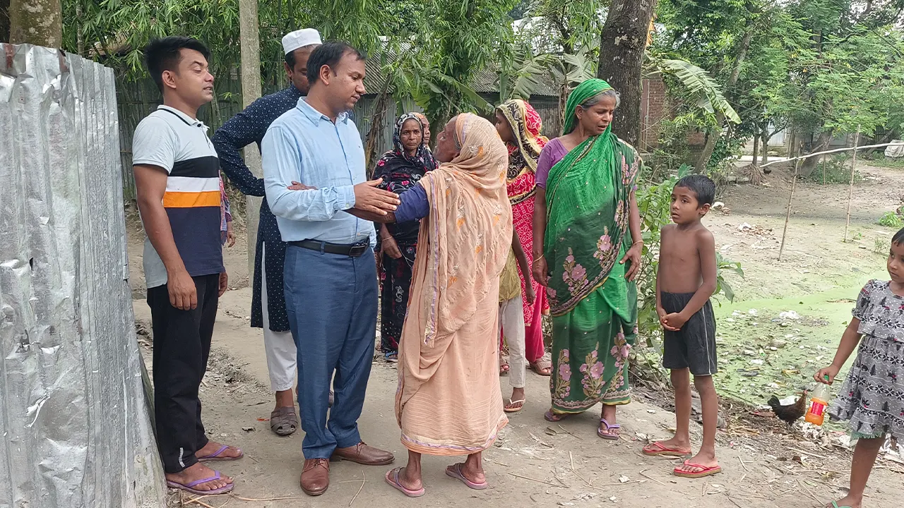 পরিদর্শনে ইউএনও মো. তরিকুল ইসলাম। ছবি : কালবেলা
