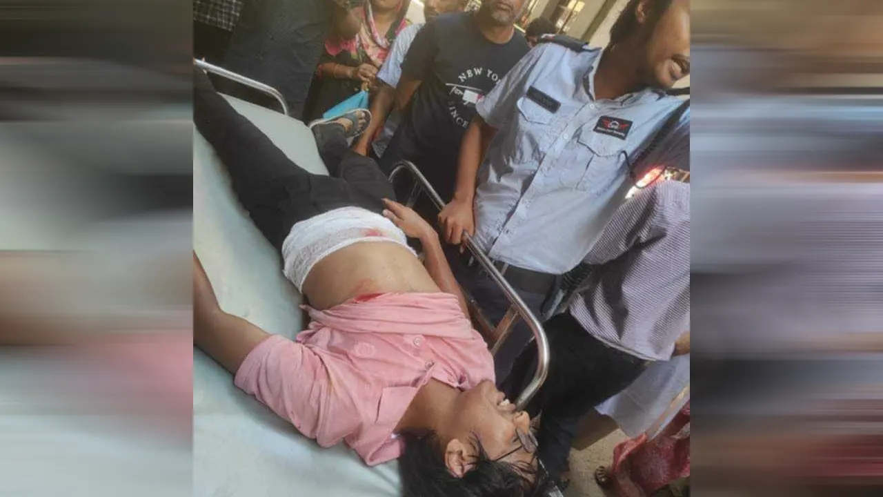 জগন্নাথ বিশ্ববিদ্যালয়ের গুলিবিদ্ধ চার শিক্ষার্থীর অবস্থা আশঙ্কাজনক। ছবি : কালবেলা