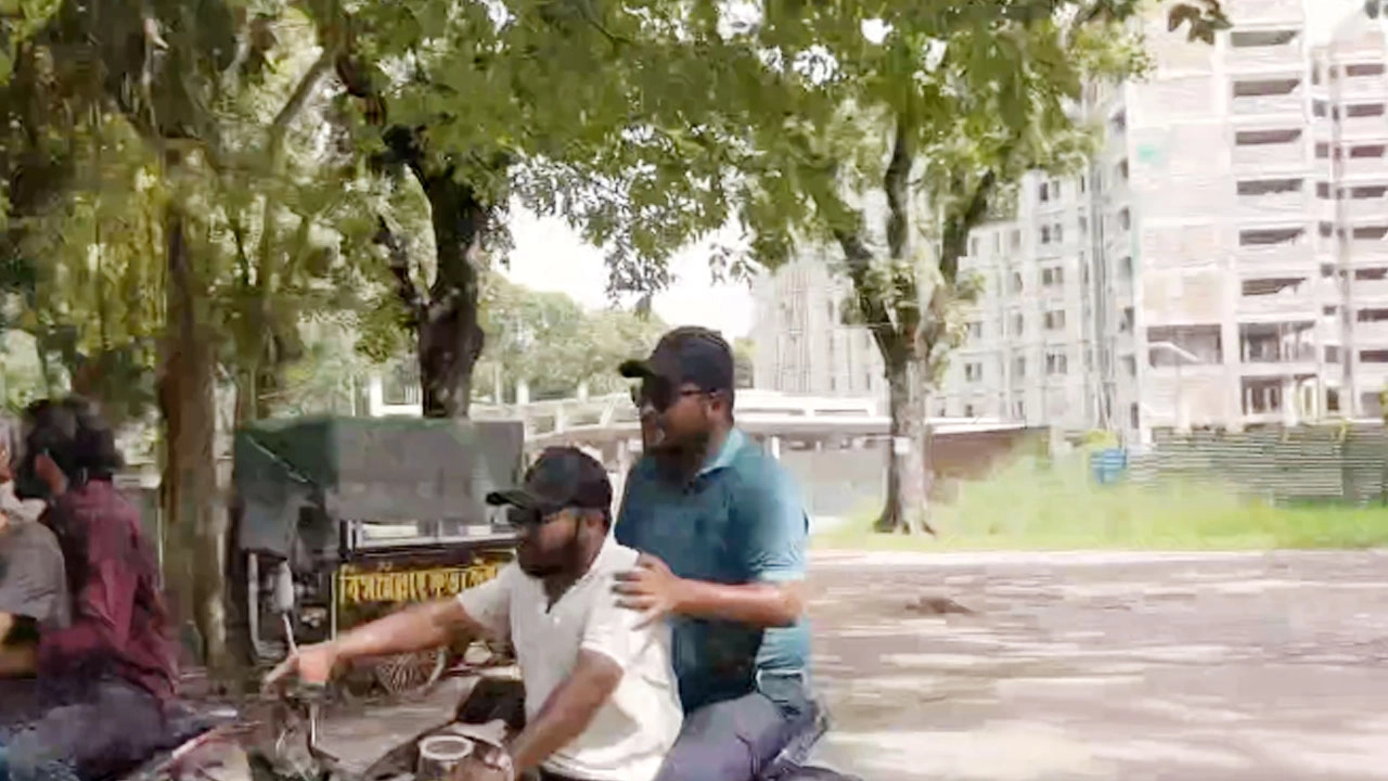 কোটা আন্দোলনকারীদের ধাওয়ায় ক্যাম্পাস ছাড়লেন ছাত্রলীগ সভাপতি-সম্পাদক