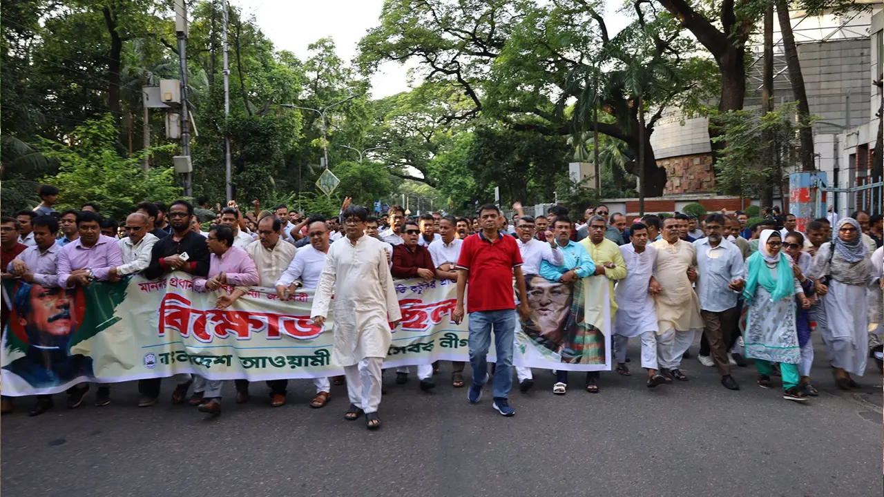 প্রধানমন্ত্রী শেখ হাসিনার কারাবন্দি দিবস উপলক্ষে স্বেচ্ছাসেবক লীগের বিক্ষোভ মিছিল। ছবি : কালবেলা