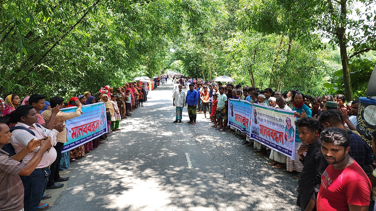তিন ফসলি জমি রক্ষা ও মামলা প্রত্যাহারের দাবিতে নীলফামারী ডিমলায় গণজমায়েত। ছবি : কালবেলা