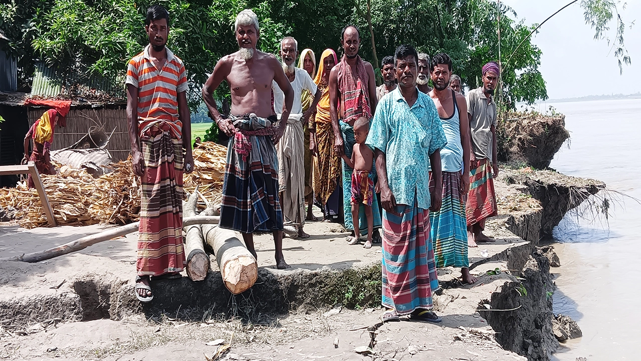 তিস্তার ভাঙনে নিঃস্ব হাজার হাজার পরিবার। ছবি : কালবেলা