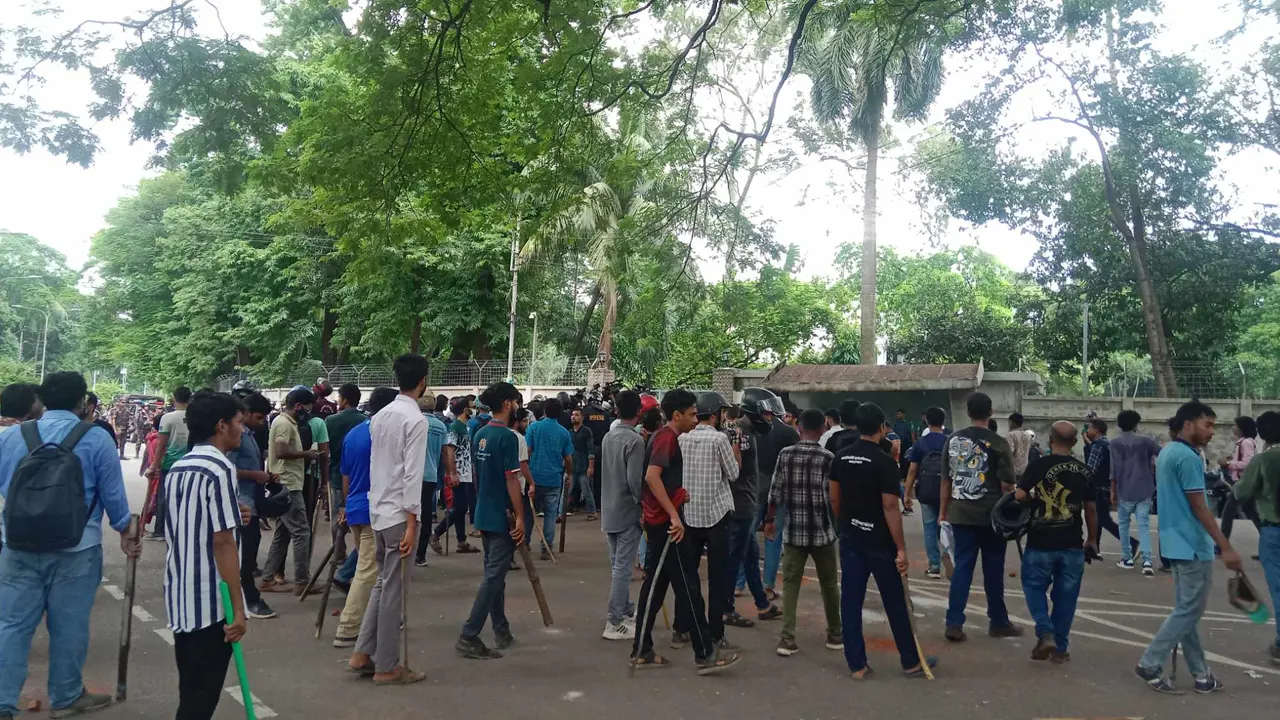 কোটা সংস্কার আন্দোলনকারীরা। ছবি : কালবেলা