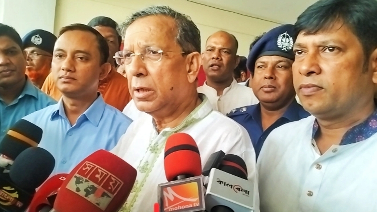 আইনমন্ত্রী আনিসুল হক। পুরোনো ছবি