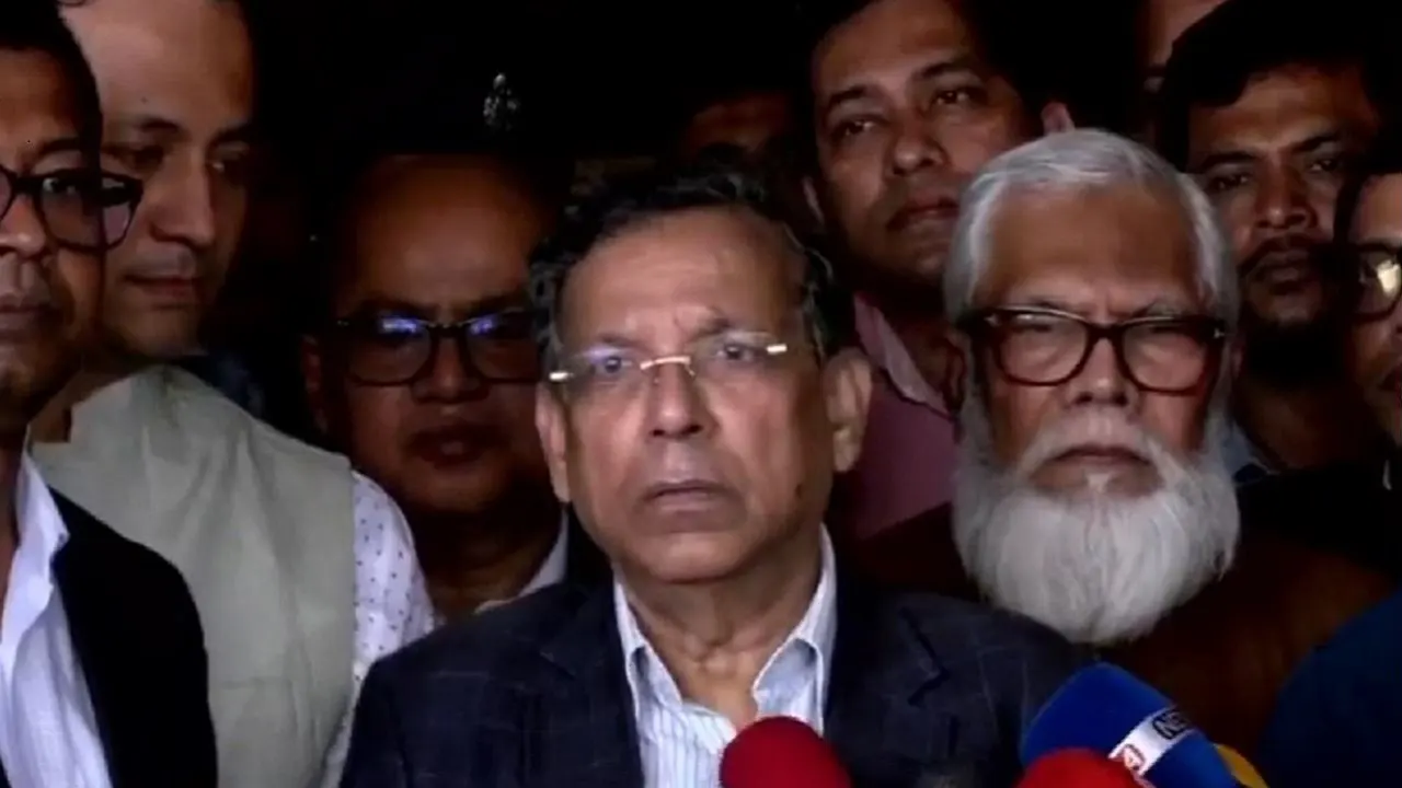 সংবাদ সম্মেলনে বক্তব্য দেন আইনমন্ত্রী আনিসুল হক। ছবি : কালবেলা
