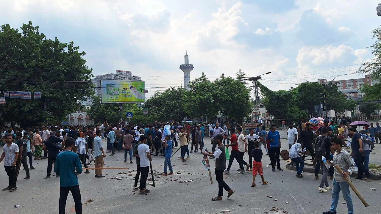 রাজপথে কোটা সংস্কার আন্দোলনে শিক্ষার্থীরা। ছবি : কালবেলা