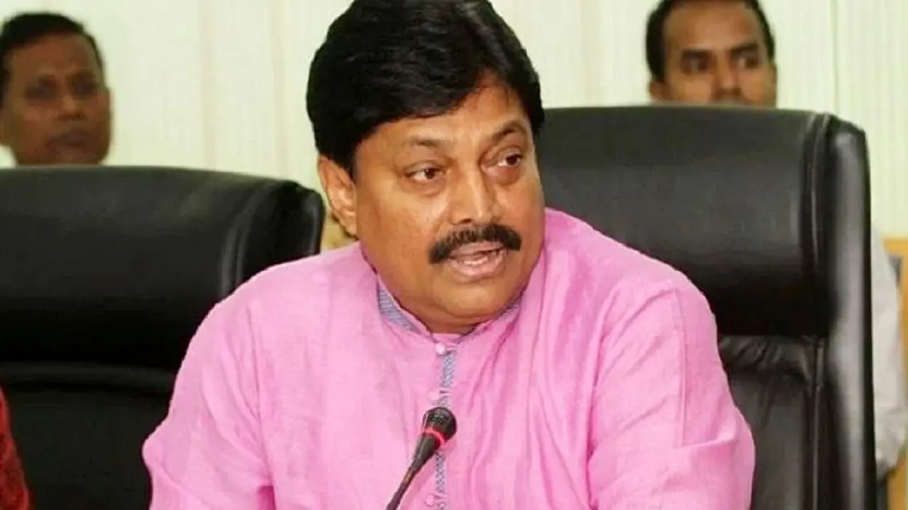 দোকান মালিক সমিতির সভাপতি হেলাল উদ্দিন। পুরোনো ছবি