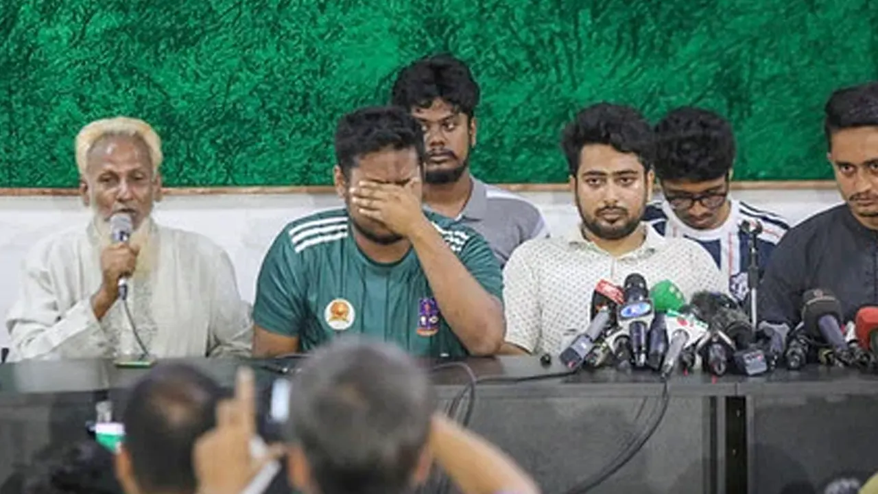 বৈষম্যবিরোধী ছাত্র আন্দোলনের নেতাদের সংবাদ সম্মেলন। ছবি : সংগৃহীত