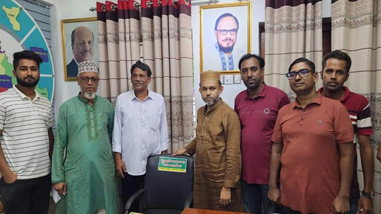 কুমিল্লার ব্রাহ্মণপাড়া উপজেলা পরিষদে বীর মুক্তিযোদ্ধাদের সম্মানে সংরক্ষিত স্থায়ী আসন স্থাপন। ছবি : কালবেলা