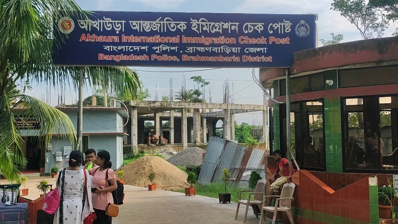 আখাউড়া আন্তর্জাতিক ইমিগ্রেশন চেকপোস্টের একটি খণ্ডচিত্র। ছবি : কালবেলা