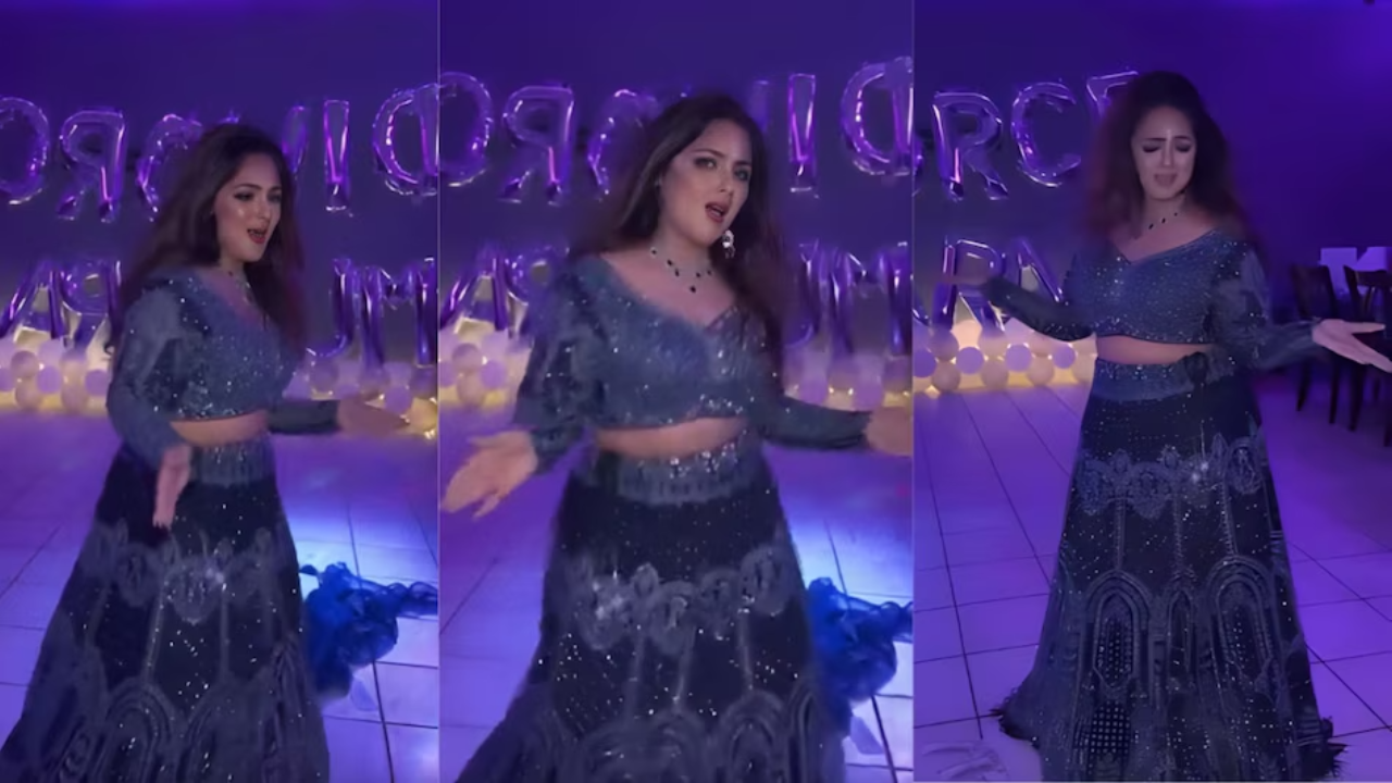 'ডিভোর্স মোবারক' লিখে পার্টি করলেন পাকিস্তানী তরুণী। ছবি : সংগৃহীত