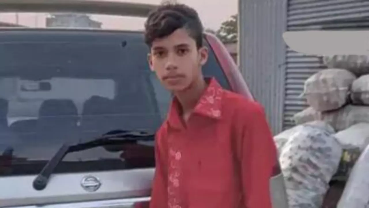 নেত্রকোনার কলমাকান্দার কিশোর সোহাগ মিয়া। ছবি : সংগৃহীত
