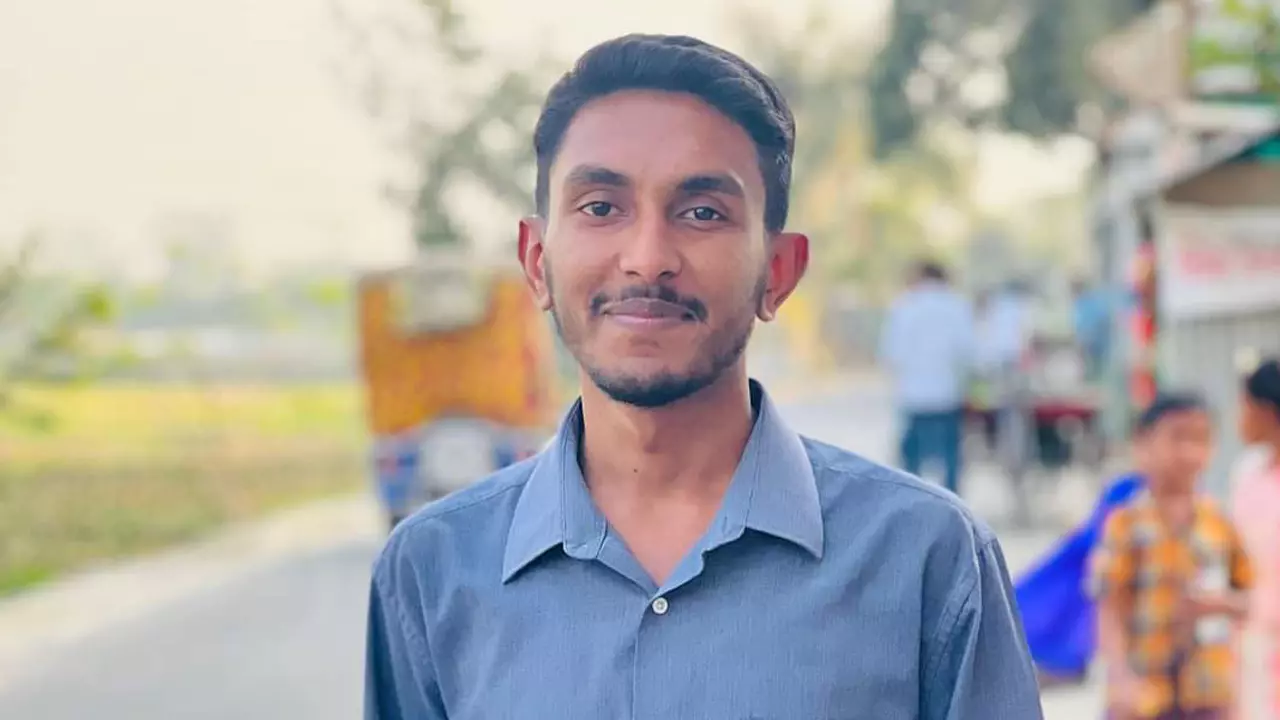 দনিয়া বিশ্ববিদ্যালয় কলেজের অনার্স দ্বিতীয় বর্ষের শিক্ষার্থী জিসান। ছবি : সংগৃহীত